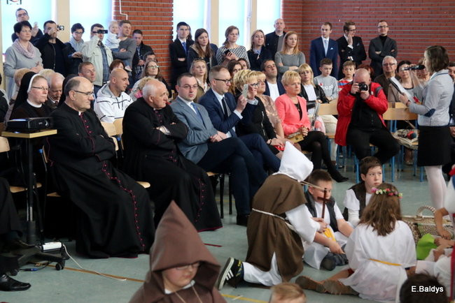 Msza z okazji 1050-lecia Chrztu Polski. Odsłonięcie figury Maryjnej (zdjęcia)