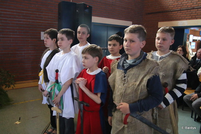 Msza z okazji 1050-lecia Chrztu Polski. Odsłonięcie figury Maryjnej (zdjęcia)