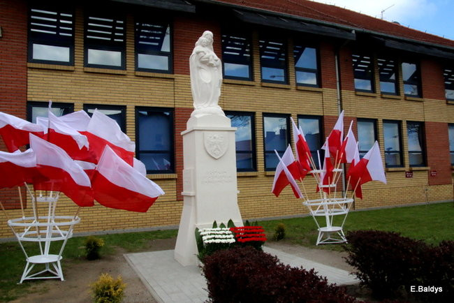 Msza z okazji 1050-lecia Chrztu Polski. Odsłonięcie figury Maryjnej (zdjęcia)