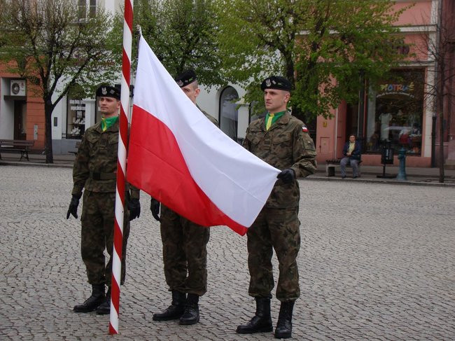 Flagi rozeszły się w kilka chwil (kilka zdjęć)