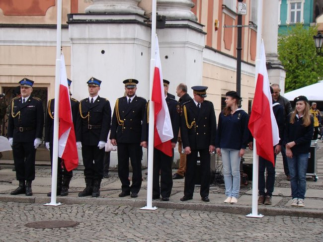 Flagi rozeszły się w kilka chwil (kilka zdjęć)