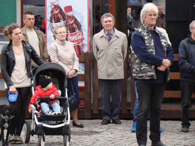 Flagi rozeszły się w kilka chwil (kilka zdjęć)