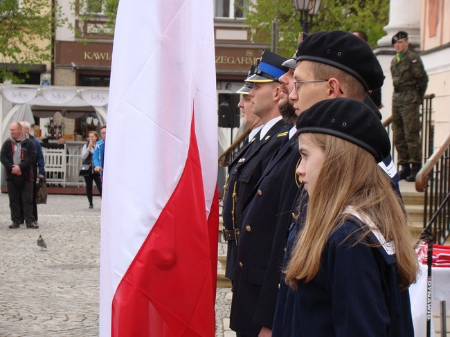 Flagi rozeszły się w kilka chwil (kilka zdjęć)