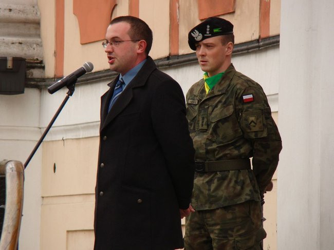 Flagi rozeszły się w kilka chwil (kilka zdjęć)