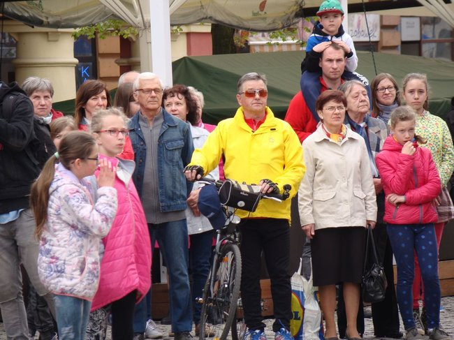Flagi rozeszły się w kilka chwil (kilka zdjęć)