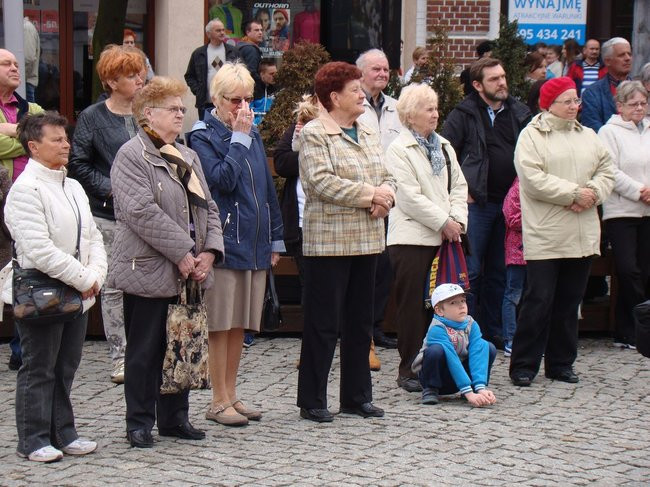 Flagi rozeszły się w kilka chwil (kilka zdjęć)