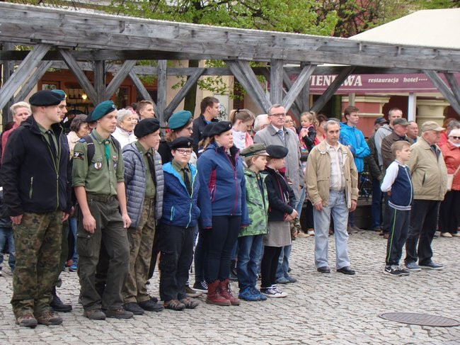 Flagi rozeszły się w kilka chwil (kilka zdjęć)