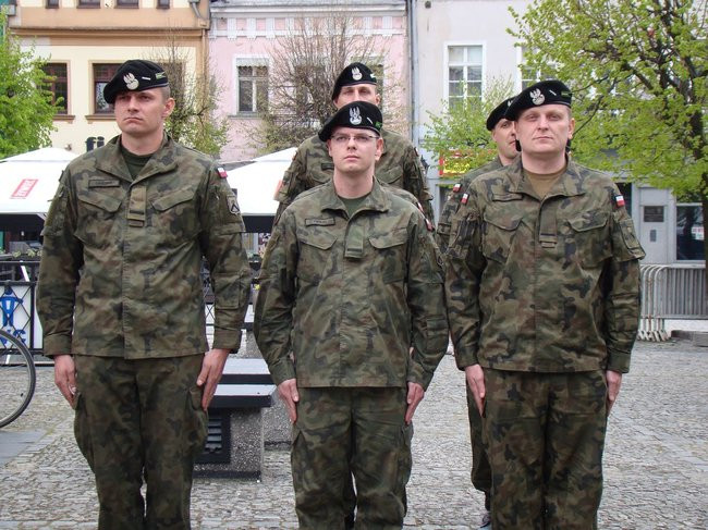 Flagi rozeszły się w kilka chwil (kilka zdjęć)