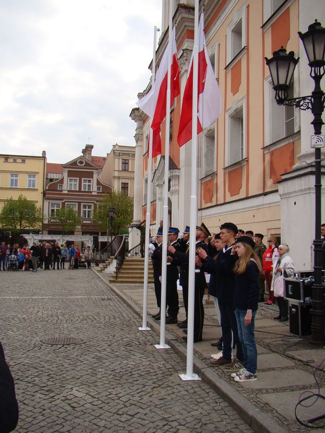 Flagi rozeszły się w kilka chwil (kilka zdjęć)