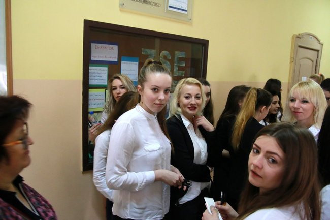 Przeszło tysiąc maturzystów rozpoczęło egzamin (zdjęcia)