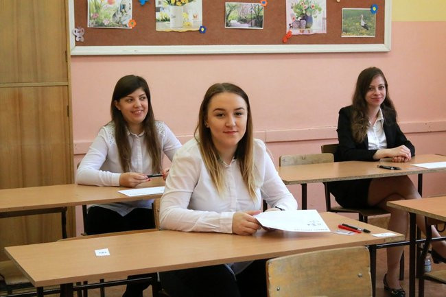 Przeszło tysiąc maturzystów rozpoczęło egzamin (zdjęcia)
