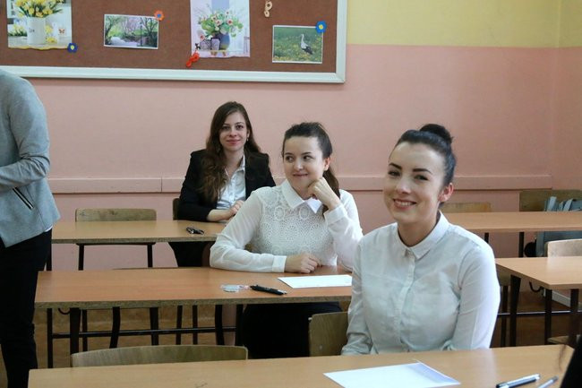 Przeszło tysiąc maturzystów rozpoczęło egzamin (zdjęcia)