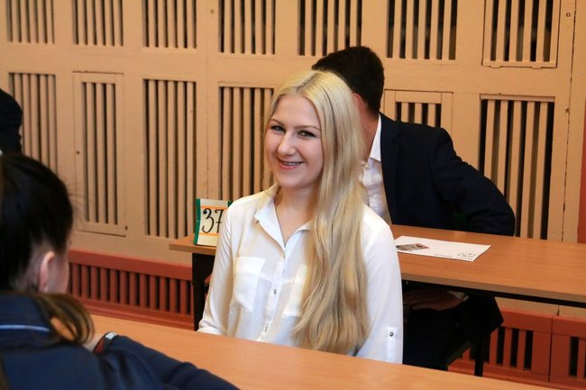 Przeszło tysiąc maturzystów rozpoczęło egzamin (zdjęcia)