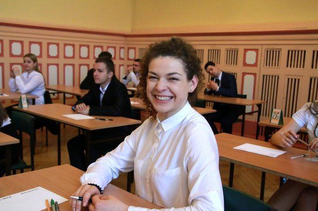 Przeszło tysiąc maturzystów rozpoczęło egzamin (zdjęcia)
