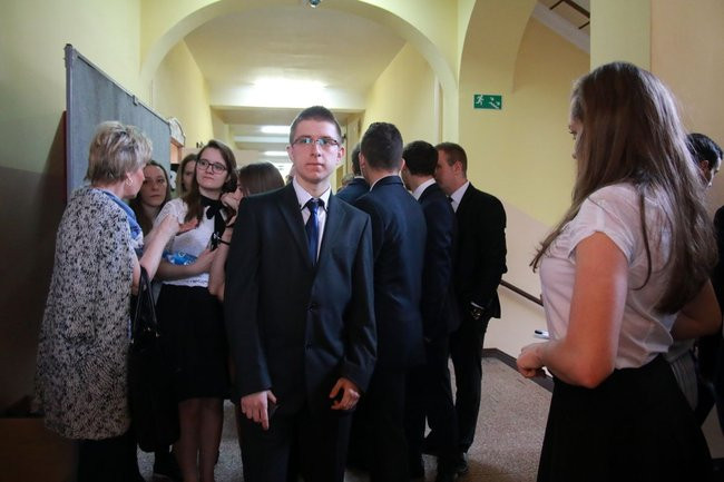 Przeszło tysiąc maturzystów rozpoczęło egzamin (zdjęcia)