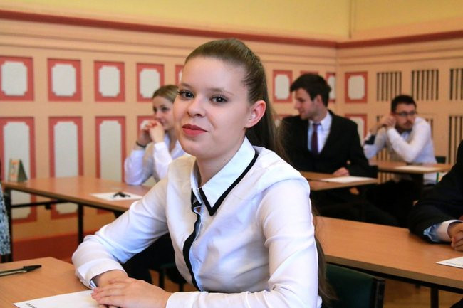 Przeszło tysiąc maturzystów rozpoczęło egzamin (zdjęcia)