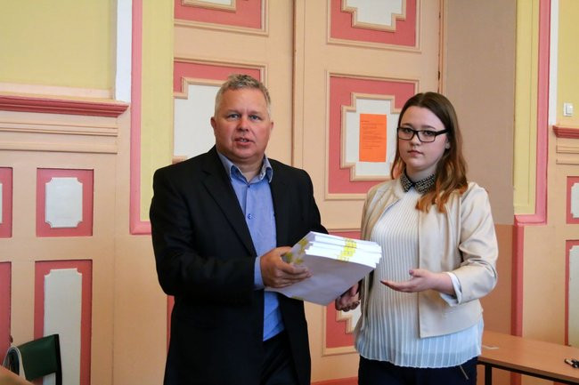 Przeszło tysiąc maturzystów rozpoczęło egzamin (zdjęcia)