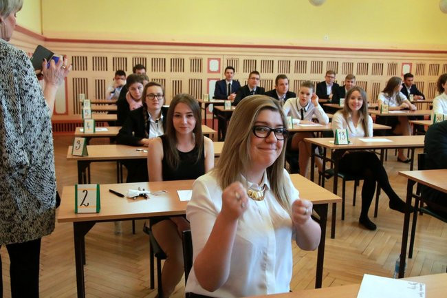 Przeszło tysiąc maturzystów rozpoczęło egzamin (zdjęcia)