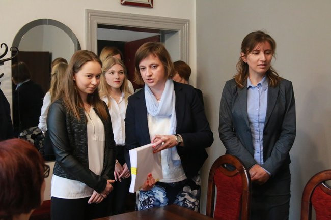 Przeszło tysiąc maturzystów rozpoczęło egzamin (zdjęcia)