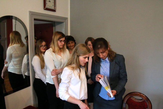 Przeszło tysiąc maturzystów rozpoczęło egzamin (zdjęcia)