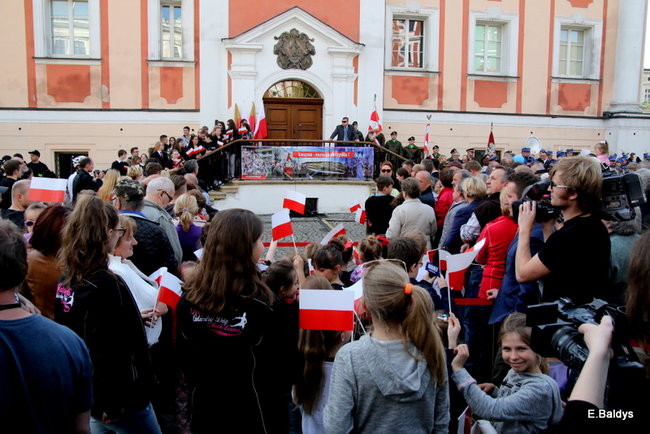 Oklaski i gwizdy na powitanie prezydenta Andrzeja Dudy (zdjęcia, film)