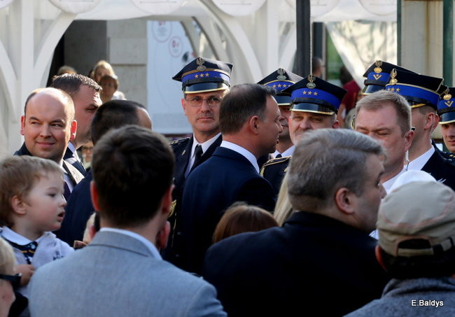 Oklaski i gwizdy na powitanie prezydenta Andrzeja Dudy (zdjęcia, film)