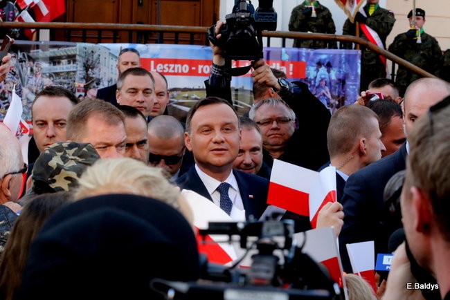 Oklaski i gwizdy na powitanie prezydenta Andrzeja Dudy (zdjęcia, film)