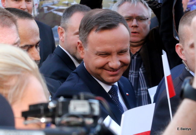 Oklaski i gwizdy na powitanie prezydenta Andrzeja Dudy (zdjęcia, film)