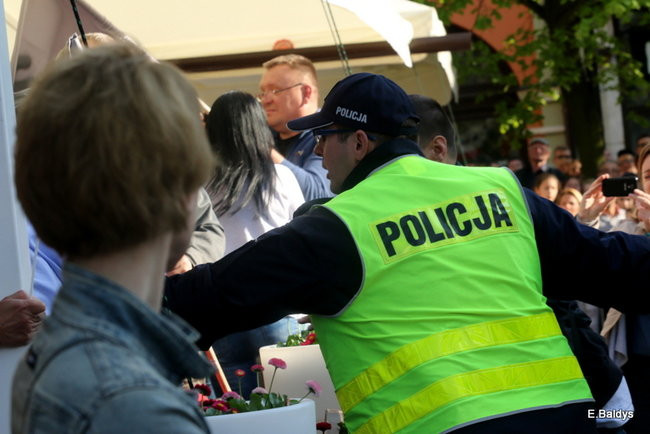 Oklaski i gwizdy na powitanie prezydenta Andrzeja Dudy (zdjęcia, film)