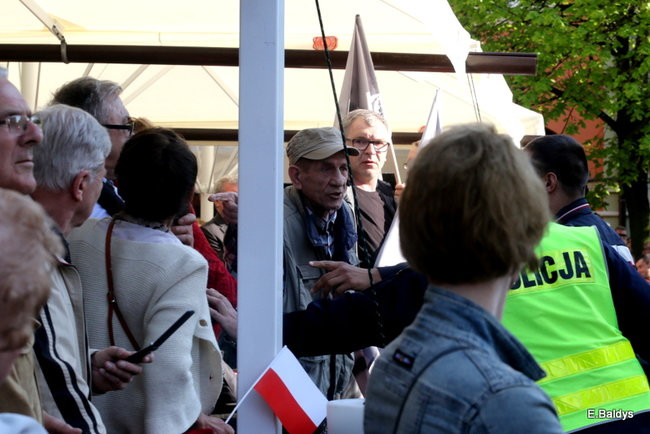 Oklaski i gwizdy na powitanie prezydenta Andrzeja Dudy (zdjęcia, film)