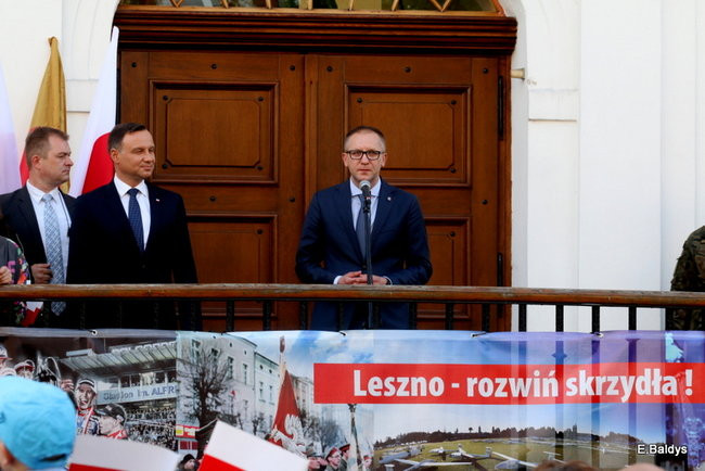 Oklaski i gwizdy na powitanie prezydenta Andrzeja Dudy (zdjęcia, film)