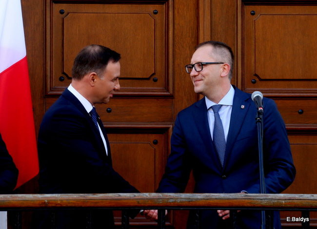Oklaski i gwizdy na powitanie prezydenta Andrzeja Dudy (zdjęcia, film)