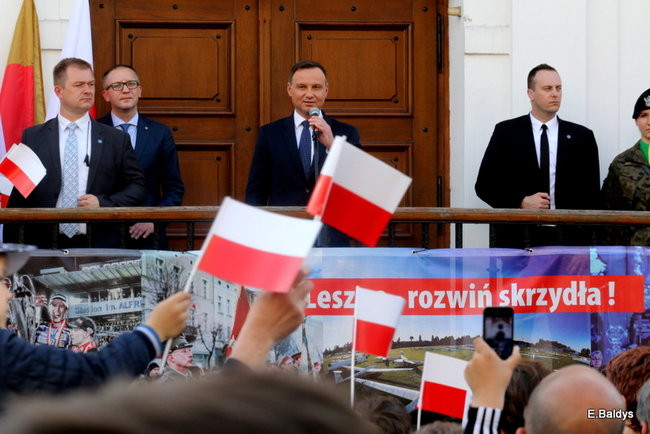 Oklaski i gwizdy na powitanie prezydenta Andrzeja Dudy (zdjęcia, film)