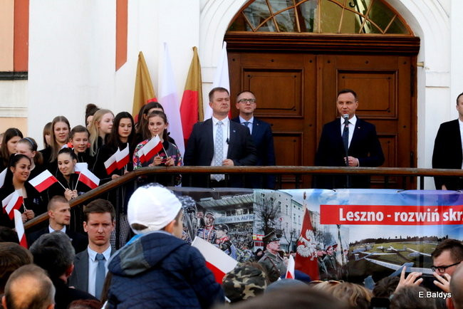 Oklaski i gwizdy na powitanie prezydenta Andrzeja Dudy (zdjęcia, film)
