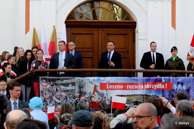 Oklaski i gwizdy na powitanie prezydenta Andrzeja Dudy (zdjęcia, film)