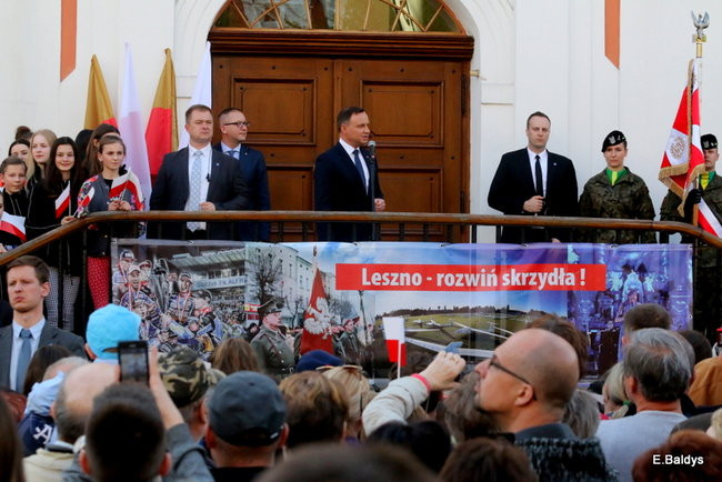 Oklaski i gwizdy na powitanie prezydenta Andrzeja Dudy (zdjęcia, film)