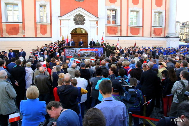 Oklaski i gwizdy na powitanie prezydenta Andrzeja Dudy (zdjęcia, film)