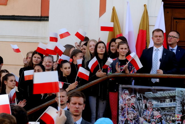 Oklaski i gwizdy na powitanie prezydenta Andrzeja Dudy (zdjęcia, film)