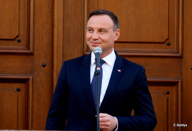 Oklaski i gwizdy na powitanie prezydenta Andrzeja Dudy (zdjęcia, film)