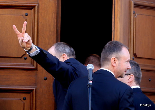 Oklaski i gwizdy na powitanie prezydenta Andrzeja Dudy (zdjęcia, film)