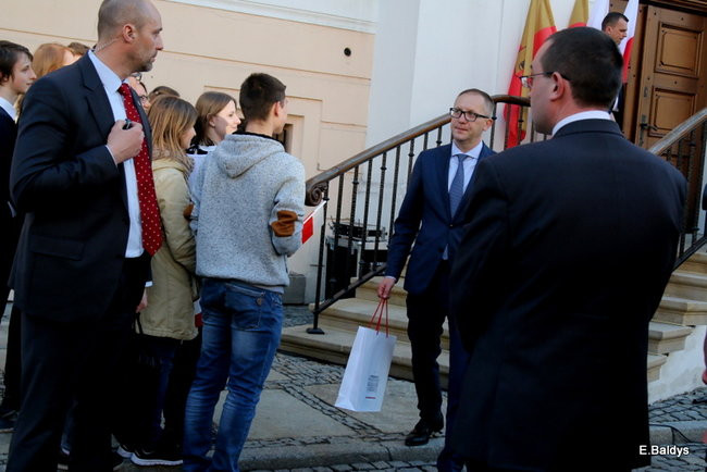 Oklaski i gwizdy na powitanie prezydenta Andrzeja Dudy (zdjęcia, film)