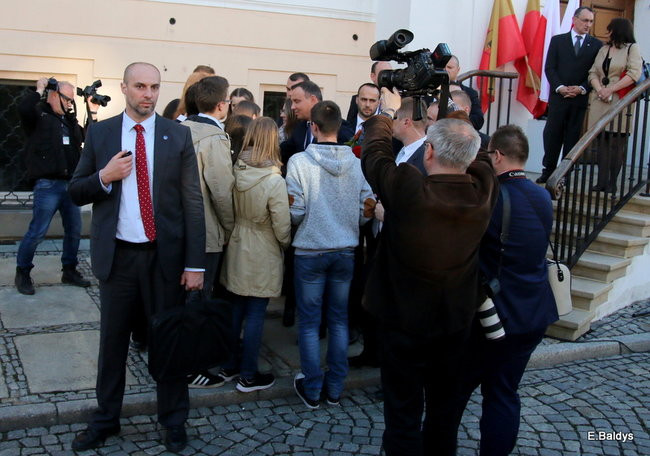 Oklaski i gwizdy na powitanie prezydenta Andrzeja Dudy (zdjęcia, film)