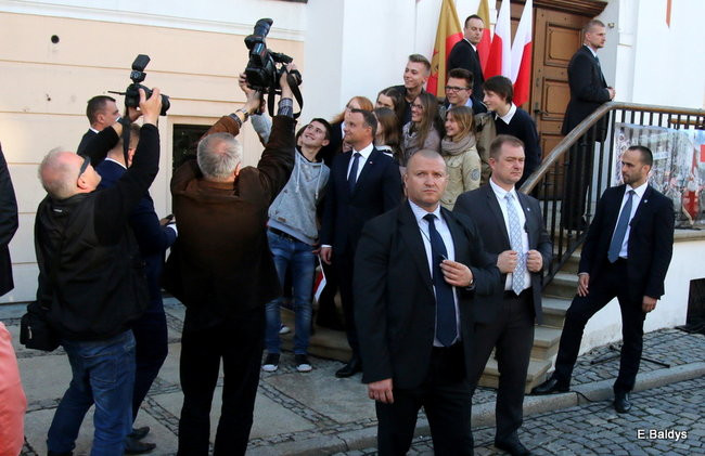 Oklaski i gwizdy na powitanie prezydenta Andrzeja Dudy (zdjęcia, film)