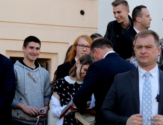 Oklaski i gwizdy na powitanie prezydenta Andrzeja Dudy (zdjęcia, film)