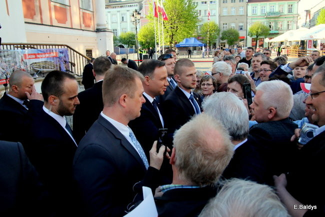 Oklaski i gwizdy na powitanie prezydenta Andrzeja Dudy (zdjęcia, film)