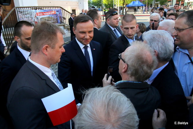 Oklaski i gwizdy na powitanie prezydenta Andrzeja Dudy (zdjęcia, film)