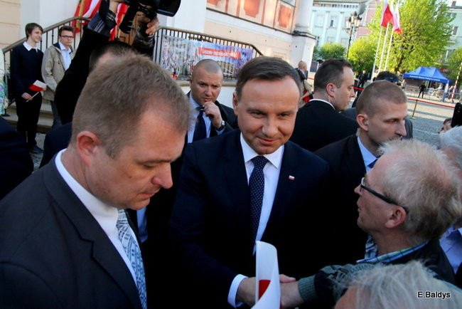 Oklaski i gwizdy na powitanie prezydenta Andrzeja Dudy (zdjęcia, film)