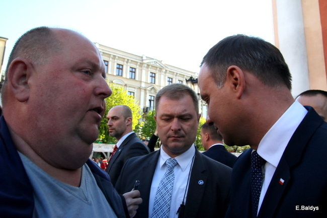 Oklaski i gwizdy na powitanie prezydenta Andrzeja Dudy (zdjęcia, film)