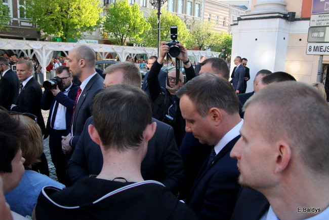 Oklaski i gwizdy na powitanie prezydenta Andrzeja Dudy (zdjęcia, film)