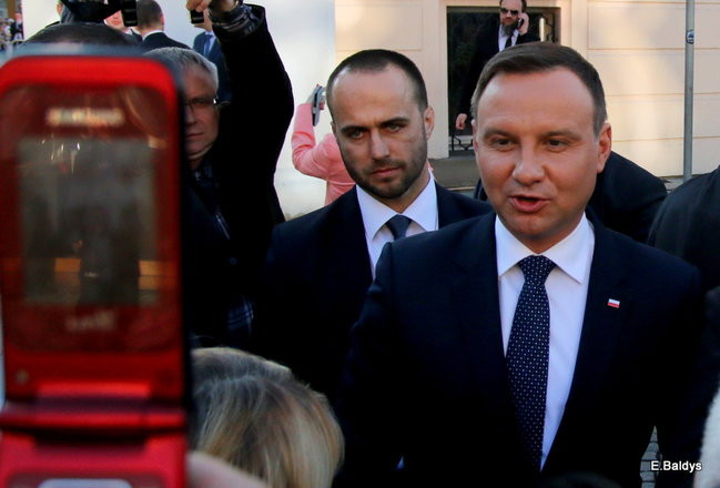 Oklaski i gwizdy na powitanie prezydenta Andrzeja Dudy (zdjęcia, film)